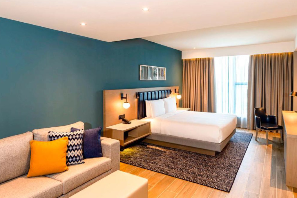 Deluxe King Room with One King Bed and Forest View